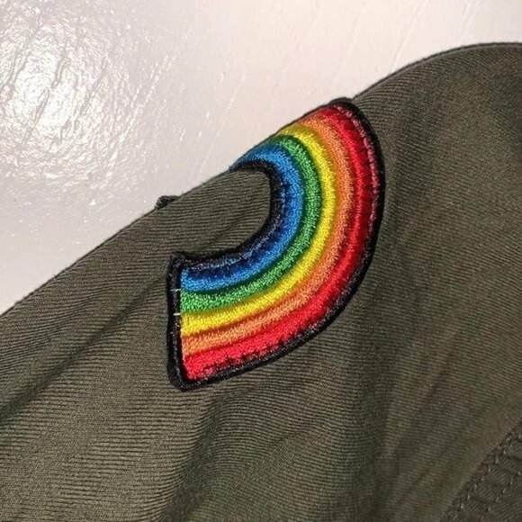 Tractr Olive Green Button-Down Shirt With Fun Patches Rainbow Smiley Face & Cher - Picture 5 of 7